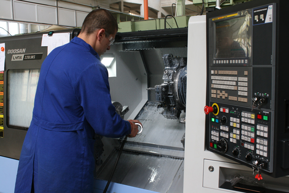 Хоризонтален двушпинделен стругов център Doosan Lynx 220 LMSC за Самел 90 Хоризонтален двушпинделен стругов център Doosan Lynx 220 LMSC за Самел 90