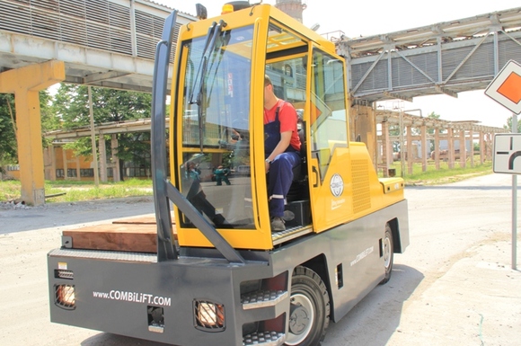 Страничен товарач Combilift за Алкомет АД