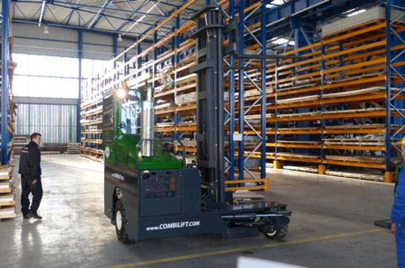 Combilift подрежда склада на ТисенКруп - интервю за списание Логистика