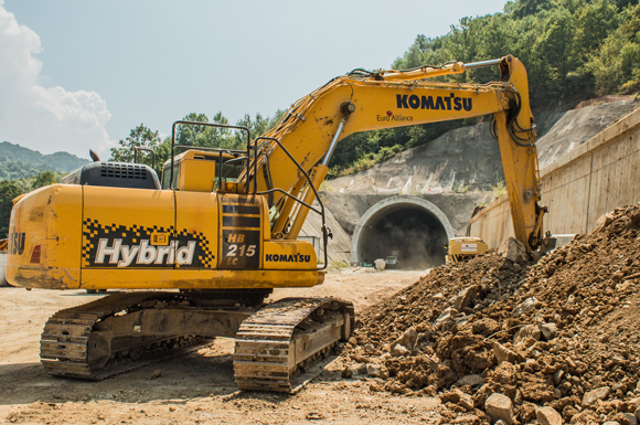 Евро Алианс Тунели АД: Хибридните багери на Komatsu пестят енергия