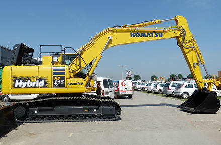 Първите машини Komatsu Hybrid от трето поколение са вече в България