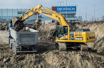 Почти всеки трети нов верижен багер в България е Komatsu