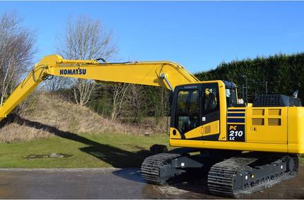Ново: Komatsu PC210LC-10 със супер дълга стрела