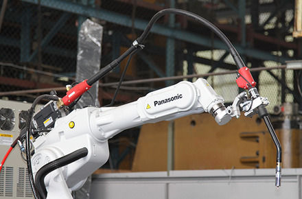 Доставена роботизирана система за заваряване - Panasonic